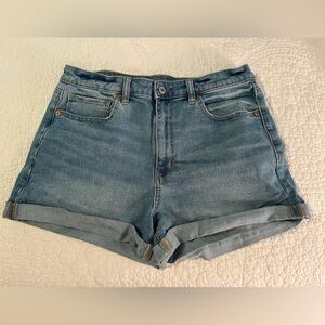 American Eagle Mom Shorts, Size 12, light wash